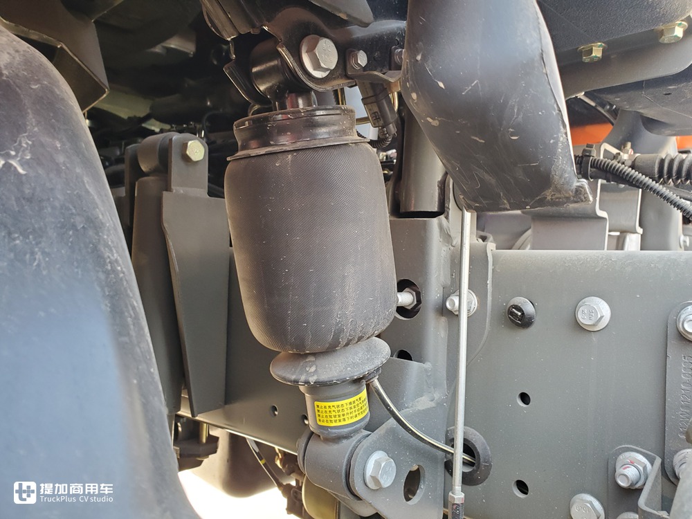 高顶双卧240马力,售价亲民,汕德卡G5载货车配置真不错 - 第9张 - 提加商用车网 高顶双卧240马力,售价亲民,汕德卡G5载货车配置真不错 - 第9张