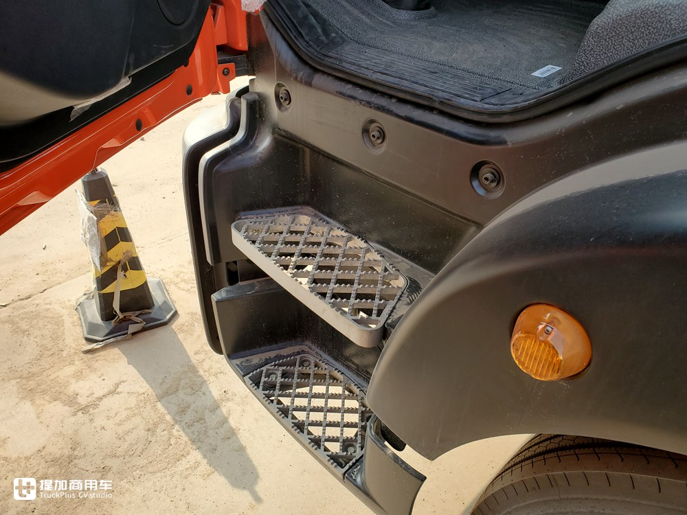 高顶双卧240马力,售价亲民,汕德卡G5载货车配置真不错 - 第10张 - 提加商用车网 高顶双卧240马力,售价亲民,汕德卡G5载货车配置真不错 - 第10张