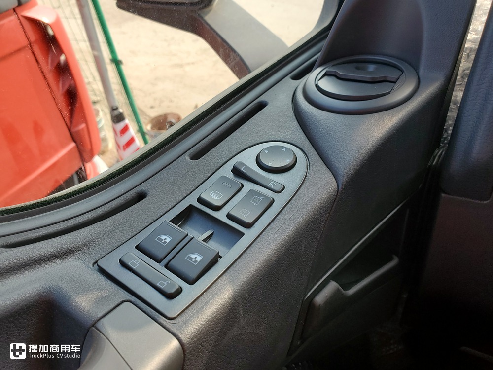 高顶双卧240马力,售价亲民,汕德卡G5载货车配置真不错 - 第12张 - 提加商用车网 高顶双卧240马力,售价亲民,汕德卡G5载货车配置真不错 - 第12张
