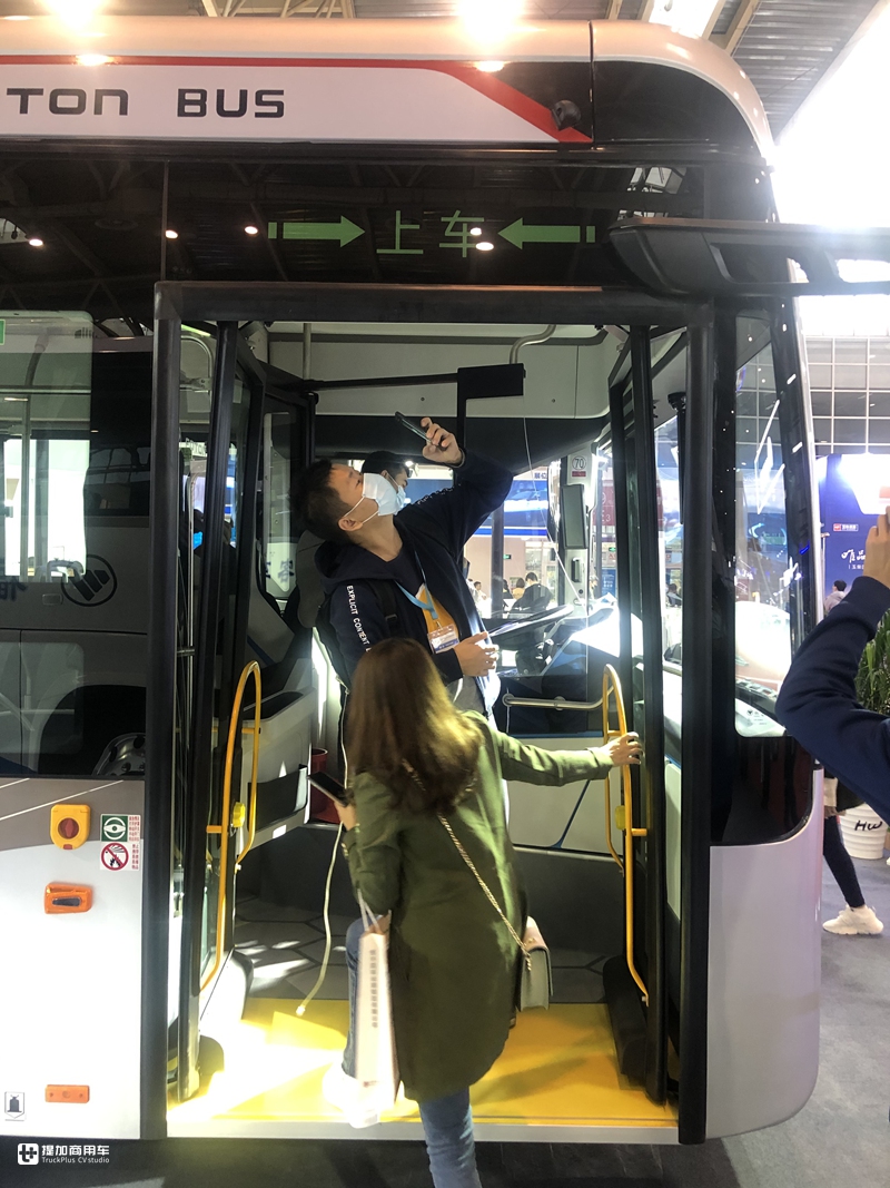 福田欧辉全新纯电动公交亮相,12米车身续航三百公里,现代化内饰亮眼 - 第12张 - 提加商用车网 福田欧辉全新纯电动公交亮相,12米车身续航三百公里,现代化内饰亮眼 - 第12张