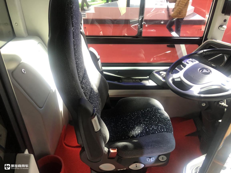 福田欧辉全新纯电动公交亮相,12米车身续航三百公里,现代化内饰亮眼 - 第16张 - 提加商用车网 福田欧辉全新纯电动公交亮相,12米车身续航三百公里,现代化内饰亮眼 - 第16张