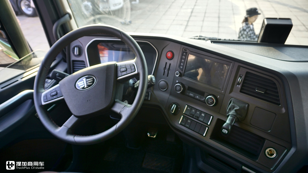 内饰配置丰富,国六自动挡大马力,解放J7载货车配置太土豪了 - 第8张 - 提加商用车网 内饰配置丰富,国六自动挡大马力,解放J7载货车配置太土豪了 - 第8张