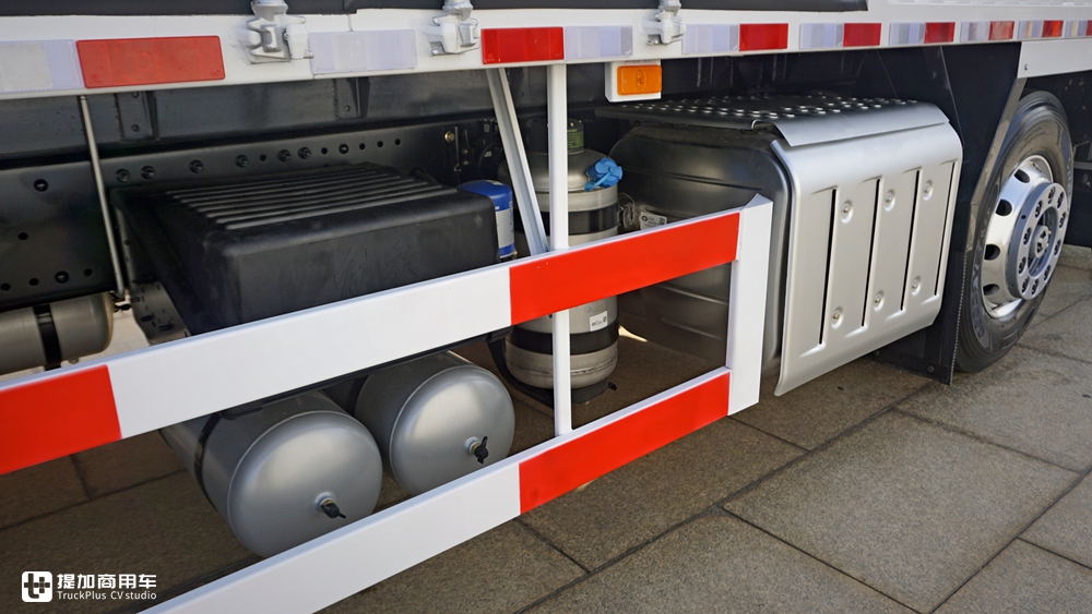 内饰配置丰富,国六自动挡大马力,解放J7载货车配置太土豪了 - 第13张 - 提加商用车网 内饰配置丰富,国六自动挡大马力,解放J7载货车配置太土豪了 - 第13张