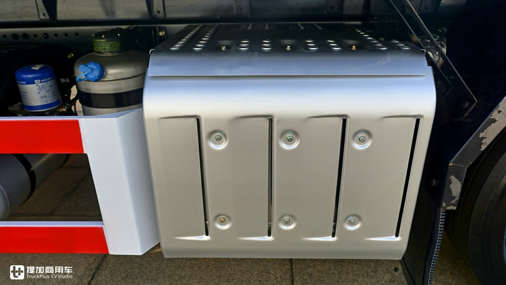 内饰配置丰富,国六自动挡大马力,解放J7载货车配置太土豪了 - 第14张 - 提加商用车网 内饰配置丰富,国六自动挡大马力,解放J7载货车配置太土豪了 - 第14张