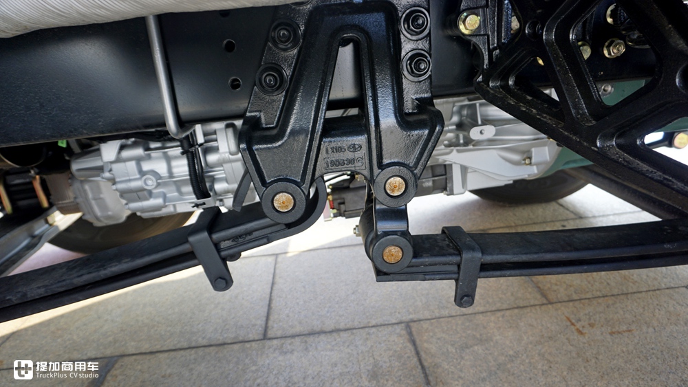 内饰配置丰富,国六自动挡大马力,解放J7载货车配置太土豪了 - 第15张 - 提加商用车网 内饰配置丰富,国六自动挡大马力,解放J7载货车配置太土豪了 - 第15张