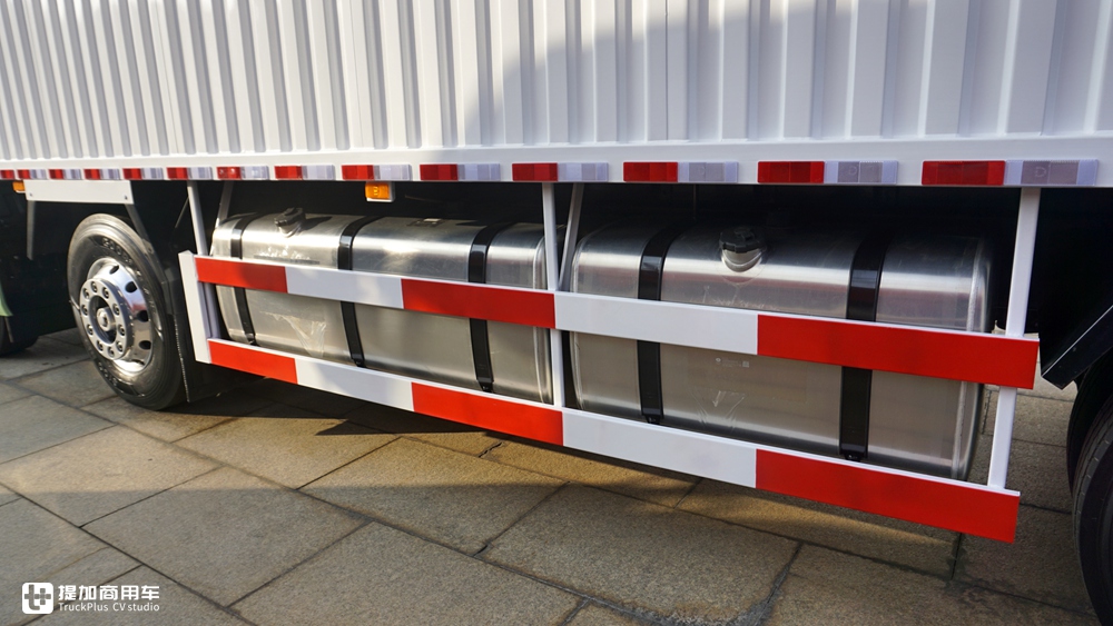 内饰配置丰富,国六自动挡大马力,解放J7载货车配置太土豪了 - 第17张 - 提加商用车网 内饰配置丰富,国六自动挡大马力,解放J7载货车配置太土豪了 - 第17张