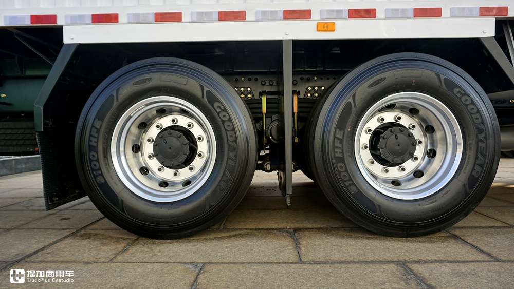 内饰配置丰富,国六自动挡大马力,解放J7载货车配置太土豪了 - 第18张 - 提加商用车网 内饰配置丰富,国六自动挡大马力,解放J7载货车配置太土豪了 - 第18张