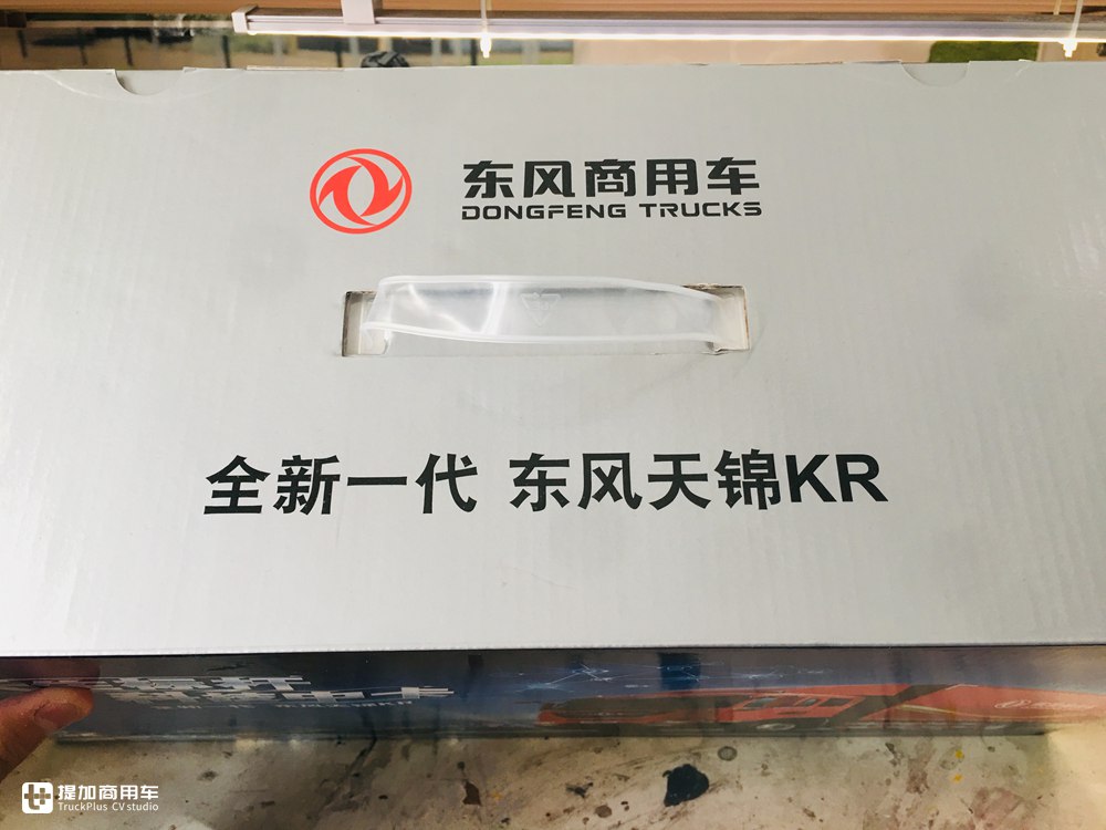24比例东风天锦厢式载货车模型开箱,外观高度还原,依然有日产柴神鹰的影子 - 第52张 - 提加商用车网 24比例东风天锦厢式载货车模型开箱,外观高度还原,依然有日产柴神鹰的影子 - 第52张