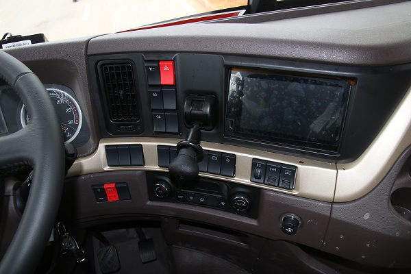 乘龙T7智能冷藏车,八千里路智与鲜 - 第11张 - 提加商用车网 乘龙T7智能冷藏车,八千里路智与鲜 - 第11张