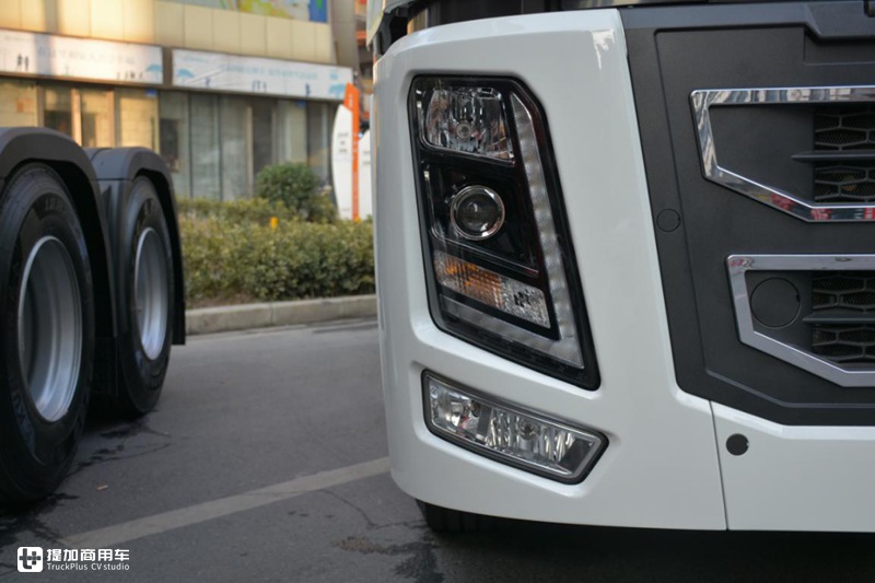 华菱的旗舰卡车到底长啥样?国六560马力自主三大件,外观造型真强悍 - 第3张 - 提加商用车网 华菱的旗舰卡车到底长啥样?国六560马力自主三大件,外观造型真强悍 - 第3张