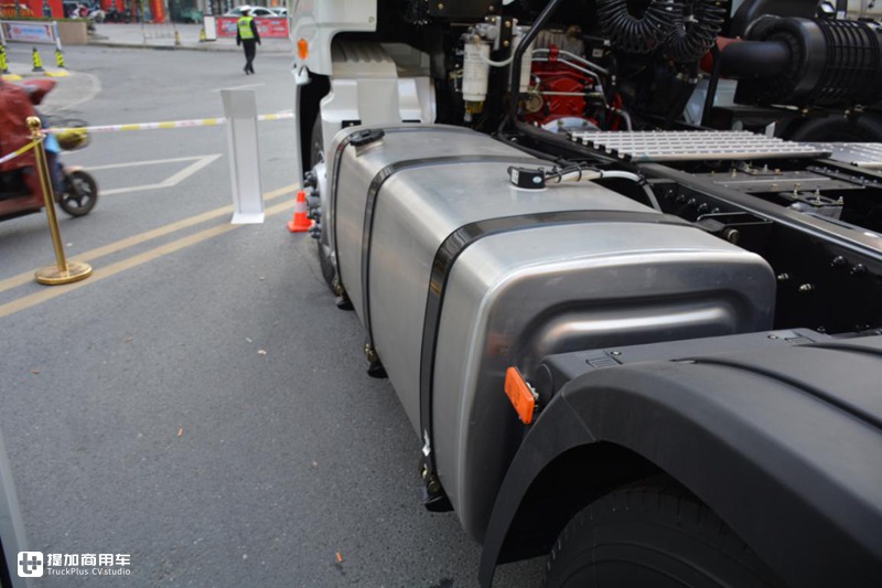 华菱的旗舰卡车到底长啥样?国六560马力自主三大件,外观造型真强悍 - 第7张 - 提加商用车网 华菱的旗舰卡车到底长啥样?国六560马力自主三大件,外观造型真强悍 - 第7张