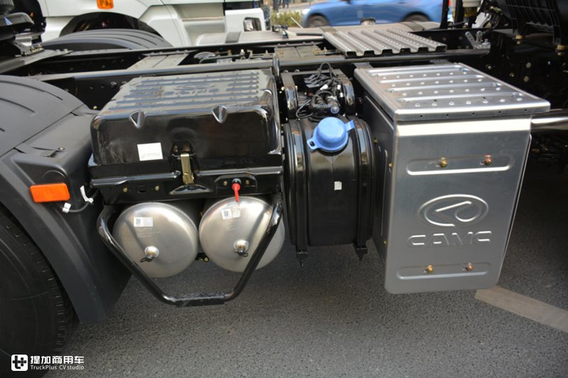 华菱的旗舰卡车到底长啥样?国六560马力自主三大件,外观造型真强悍 - 第8张 - 提加商用车网 华菱的旗舰卡车到底长啥样?国六560马力自主三大件,外观造型真强悍 - 第8张