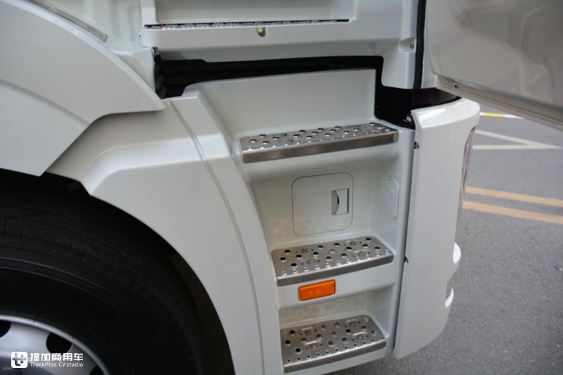 华菱的旗舰卡车到底长啥样?国六560马力自主三大件,外观造型真强悍 - 第9张 - 提加商用车网 华菱的旗舰卡车到底长啥样?国六560马力自主三大件,外观造型真强悍 - 第9张