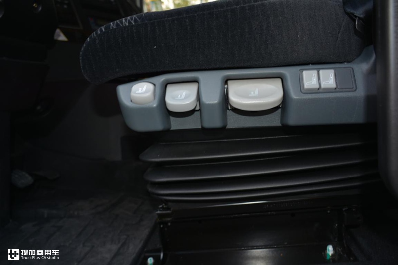 华菱的旗舰卡车到底长啥样?国六560马力自主三大件,外观造型真强悍 - 第11张 - 提加商用车网 华菱的旗舰卡车到底长啥样?国六560马力自主三大件,外观造型真强悍 - 第11张