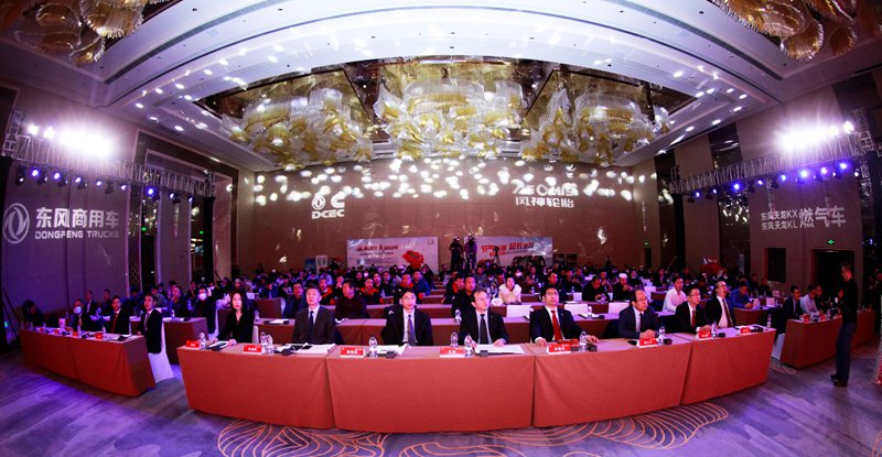 厚积薄发 引领未来 东风天龙“燃气双雄”全国上市 - 第1张 - 提加商用车网 厚积薄发 引领未来 东风天龙“燃气双雄”全国上市 - 第1张