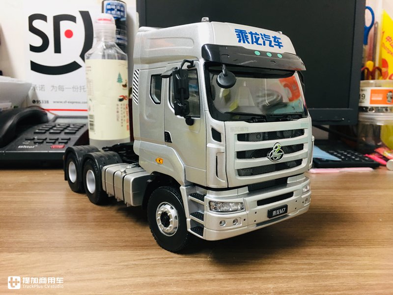 乘龙推出的第二款卡车模型,做工优秀价格美丽,乘龙M7牵引车模型开箱 - 第1张 - 提加商用车网 乘龙推出的第二款卡车模型,做工优秀价格美丽,乘龙M7牵引车模型开箱 - 第1张