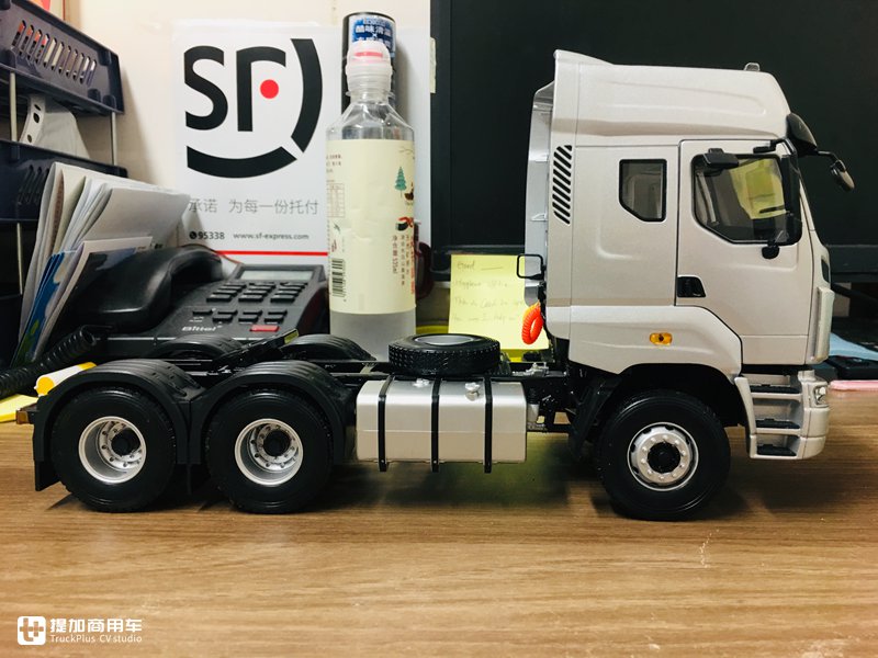 乘龙推出的第二款卡车模型,做工优秀价格美丽,乘龙M7牵引车模型开箱 - 第2张 - 提加商用车网 乘龙推出的第二款卡车模型,做工优秀价格美丽,乘龙M7牵引车模型开箱 - 第2张