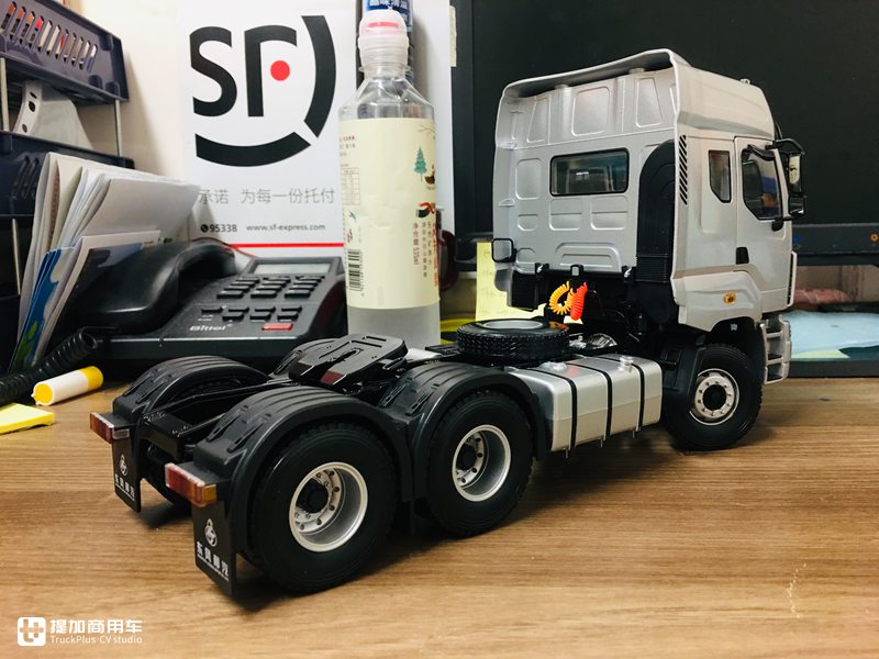 乘龙推出的第二款卡车模型,做工优秀价格美丽,乘龙M7牵引车模型开箱 - 第3张 - 提加商用车网 乘龙推出的第二款卡车模型,做工优秀价格美丽,乘龙M7牵引车模型开箱 - 第3张