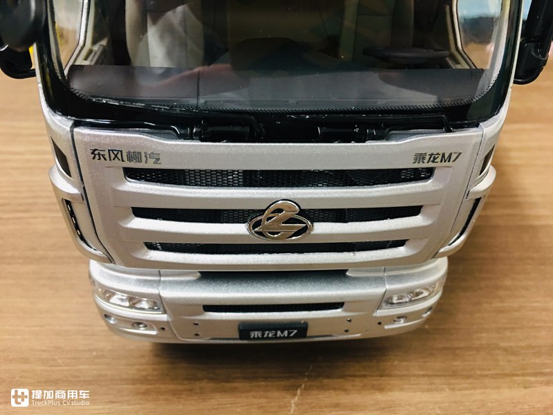 乘龙推出的第二款卡车模型,做工优秀价格美丽,乘龙M7牵引车模型开箱 - 第8张 - 提加商用车网 乘龙推出的第二款卡车模型,做工优秀价格美丽,乘龙M7牵引车模型开箱 - 第8张
