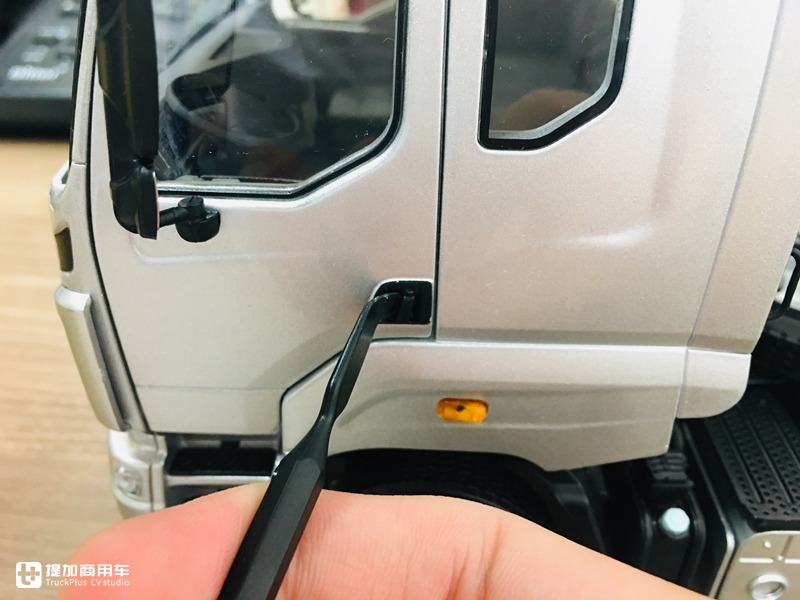 乘龙推出的第二款卡车模型,做工优秀价格美丽,乘龙M7牵引车模型开箱 - 第16张 - 提加商用车网 乘龙推出的第二款卡车模型,做工优秀价格美丽,乘龙M7牵引车模型开箱 - 第16张