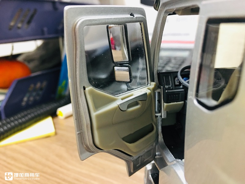 乘龙推出的第二款卡车模型,做工优秀价格美丽,乘龙M7牵引车模型开箱 - 第23张 - 提加商用车网 乘龙推出的第二款卡车模型,做工优秀价格美丽,乘龙M7牵引车模型开箱 - 第23张