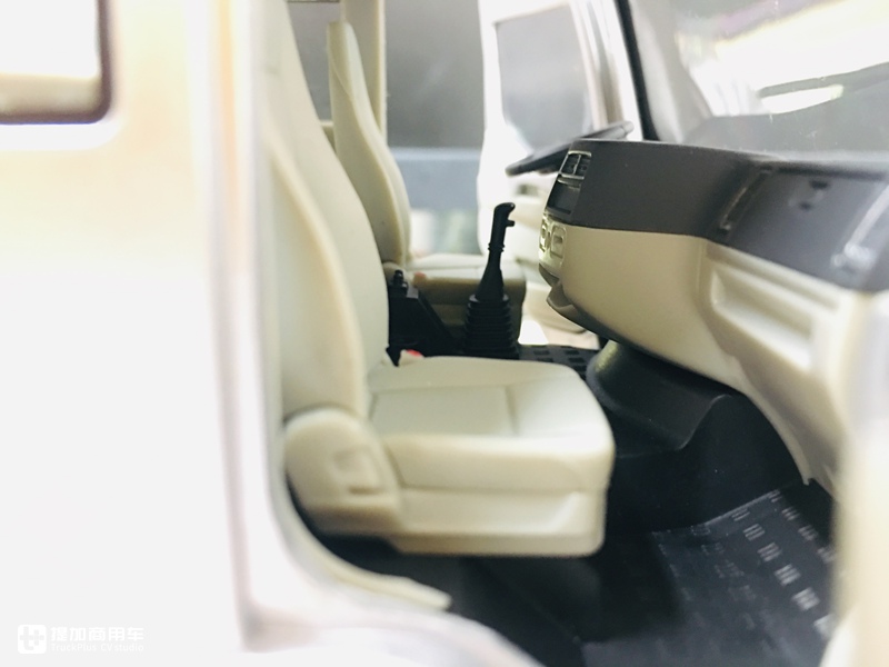 乘龙推出的第二款卡车模型,做工优秀价格美丽,乘龙M7牵引车模型开箱 - 第28张 - 提加商用车网 乘龙推出的第二款卡车模型,做工优秀价格美丽,乘龙M7牵引车模型开箱 - 第28张