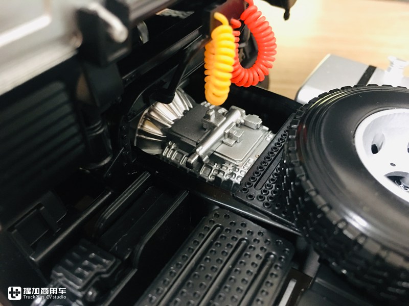 乘龙推出的第二款卡车模型,做工优秀价格美丽,乘龙M7牵引车模型开箱 - 第32张 - 提加商用车网 乘龙推出的第二款卡车模型,做工优秀价格美丽,乘龙M7牵引车模型开箱 - 第32张