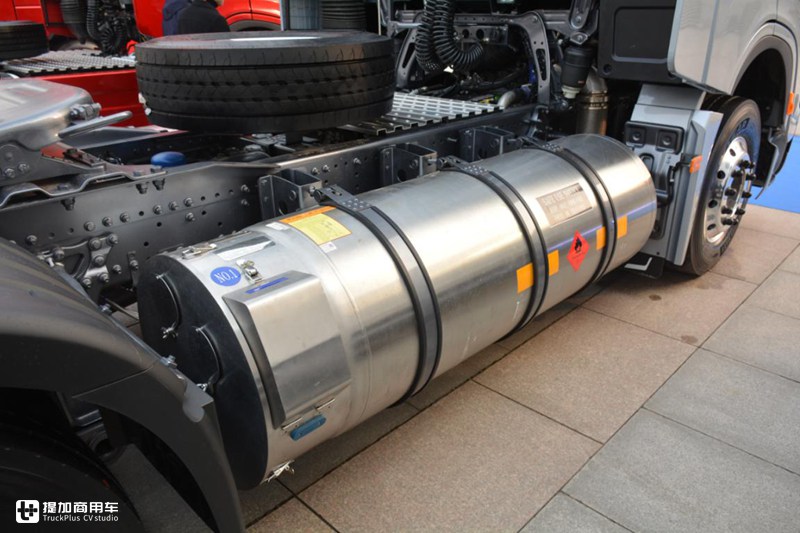 大气瓶能跑快递,15升潍柴发动机,德龙X6000燃气重卡配置真高端 - 第5张 - 提加商用车网 大气瓶能跑快递,15升潍柴发动机,德龙X6000燃气重卡配置真高端 - 第5张