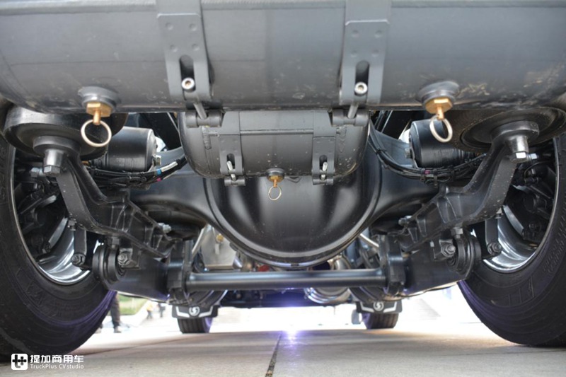 大气瓶能跑快递,15升潍柴发动机,德龙X6000燃气重卡配置真高端 - 第9张 - 提加商用车网 大气瓶能跑快递,15升潍柴发动机,德龙X6000燃气重卡配置真高端 - 第9张