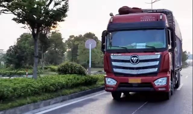 气囊减震车桥+自动挡,欧曼EST气囊版载货车,拉绿通事半功倍 - 第4张 - 提加商用车网 气囊减震车桥+自动挡,欧曼EST气囊版载货车,拉绿通事半功倍 - 第4张