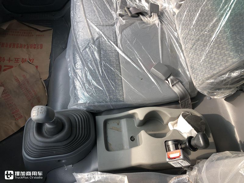 大马力国产发动机,大货箱底盘也更轻了,庆铃新款铃咖轻卡实拍 - 第11张 - 提加商用车网 大马力国产发动机,大货箱底盘也更轻了,庆铃新款铃咖轻卡实拍 - 第11张