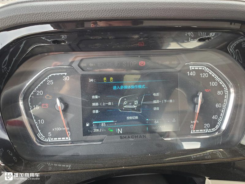 配采埃孚自动挡,外观野牛造型内饰高端,德龙X5000重卡实拍 - 第7张 - 提加商用车网 配采埃孚自动挡,外观野牛造型内饰高端,德龙X5000重卡实拍 - 第7张