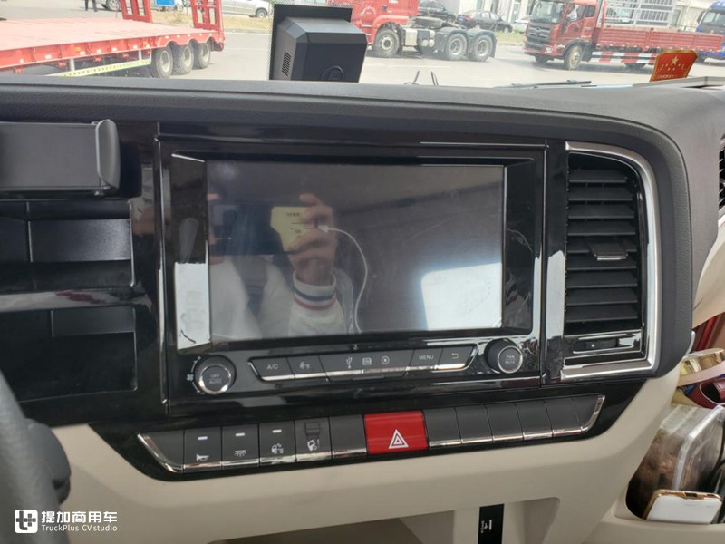 配采埃孚自动挡,外观野牛造型内饰高端,德龙X5000重卡实拍 - 第8张 - 提加商用车网 配采埃孚自动挡,外观野牛造型内饰高端,德龙X5000重卡实拍 - 第8张