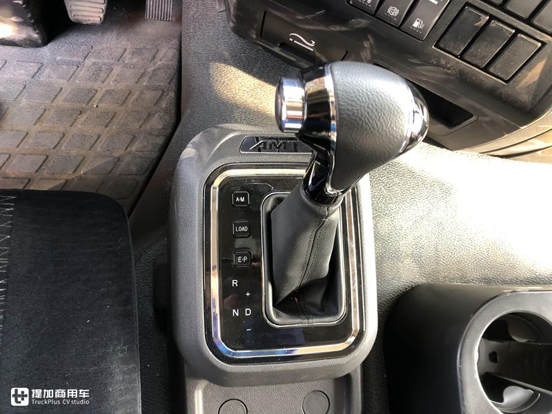 配采埃孚自动挡,外观野牛造型内饰高端,德龙X5000重卡实拍 - 第10张 - 提加商用车网 配采埃孚自动挡,外观野牛造型内饰高端,德龙X5000重卡实拍 - 第10张