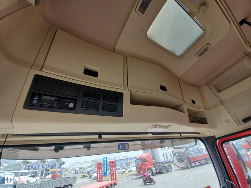 配采埃孚自动挡,外观野牛造型内饰高端,德龙X5000重卡实拍 - 第11张 - 提加商用车网 配采埃孚自动挡,外观野牛造型内饰高端,德龙X5000重卡实拍 - 第11张