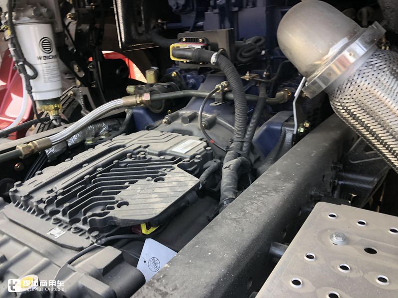 配采埃孚自动挡,外观野牛造型内饰高端,德龙X5000重卡实拍 - 第14张 - 提加商用车网 配采埃孚自动挡,外观野牛造型内饰高端,德龙X5000重卡实拍 - 第14张