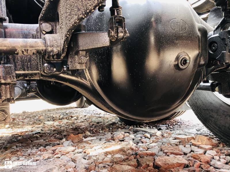 配采埃孚自动挡,外观野牛造型内饰高端,德龙X5000重卡实拍 - 第15张 - 提加商用车网 配采埃孚自动挡,外观野牛造型内饰高端,德龙X5000重卡实拍 - 第15张