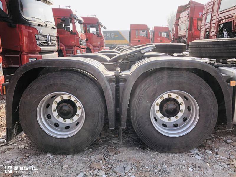 配采埃孚自动挡,外观野牛造型内饰高端,德龙X5000重卡实拍 - 第20张 - 提加商用车网 配采埃孚自动挡,外观野牛造型内饰高端,德龙X5000重卡实拍 - 第20张