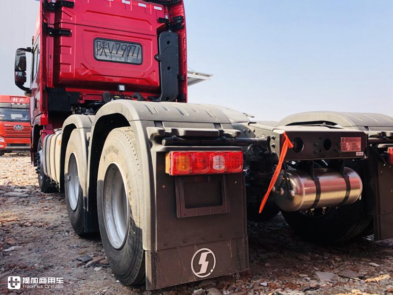 配采埃孚自动挡,外观野牛造型内饰高端,德龙X5000重卡实拍 - 第21张 - 提加商用车网 配采埃孚自动挡,外观野牛造型内饰高端,德龙X5000重卡实拍 - 第21张