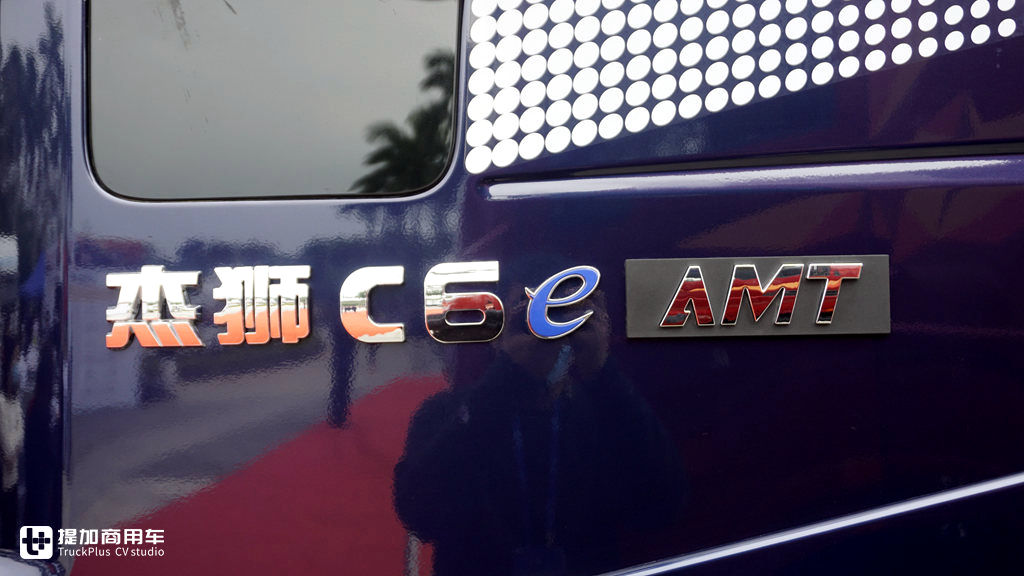 天然气卡车也高端,自动挡加液力缓速器,红岩这款LNG牵引车配置真不错 - 第3张 - 提加商用车网 天然气卡车也高端,自动挡加液力缓速器,红岩这款LNG牵引车配置真不错 - 第3张