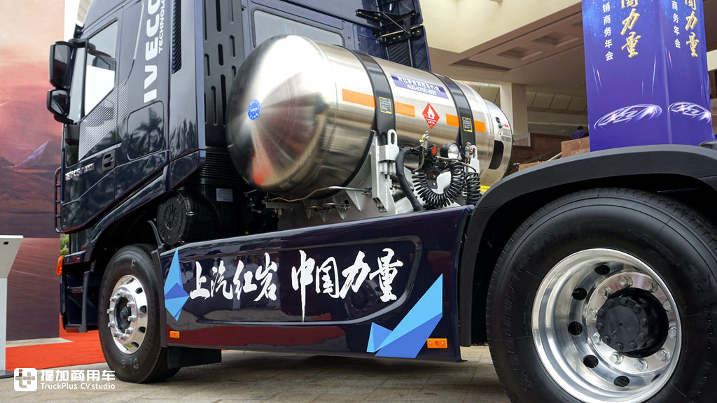 天然气卡车也高端,自动挡加液力缓速器,红岩这款LNG牵引车配置真不错 - 第4张 - 提加商用车网 天然气卡车也高端,自动挡加液力缓速器,红岩这款LNG牵引车配置真不错 - 第4张