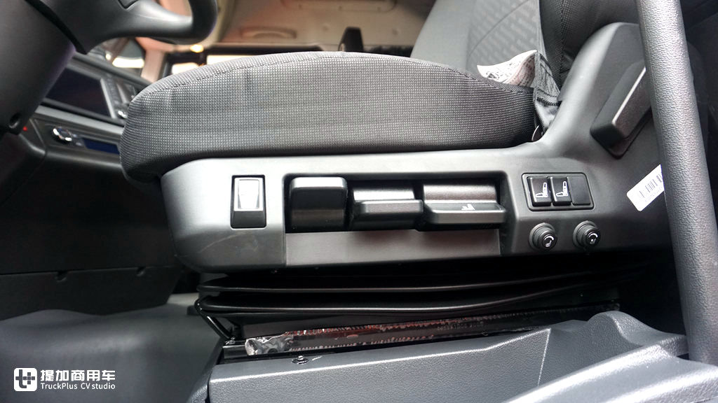 天然气卡车也高端,自动挡加液力缓速器,红岩这款LNG牵引车配置真不错 - 第5张 - 提加商用车网 天然气卡车也高端,自动挡加液力缓速器,红岩这款LNG牵引车配置真不错 - 第5张