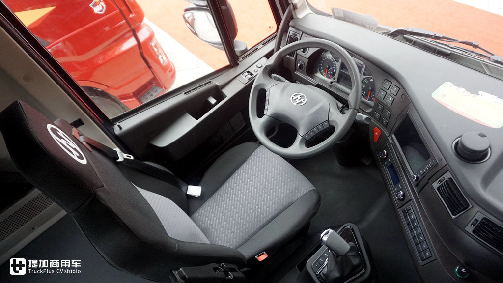 天然气卡车也高端,自动挡加液力缓速器,红岩这款LNG牵引车配置真不错 - 第6张 - 提加商用车网 天然气卡车也高端,自动挡加液力缓速器,红岩这款LNG牵引车配置真不错 - 第6张