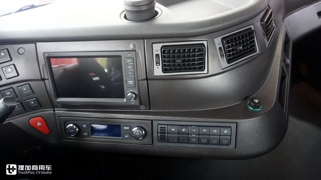天然气卡车也高端,自动挡加液力缓速器,红岩这款LNG牵引车配置真不错 - 第9张 - 提加商用车网 天然气卡车也高端,自动挡加液力缓速器,红岩这款LNG牵引车配置真不错 - 第9张