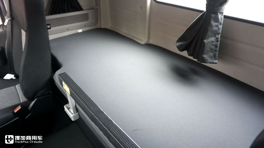 天然气卡车也高端,自动挡加液力缓速器,红岩这款LNG牵引车配置真不错 - 第11张 - 提加商用车网 天然气卡车也高端,自动挡加液力缓速器,红岩这款LNG牵引车配置真不错 - 第11张