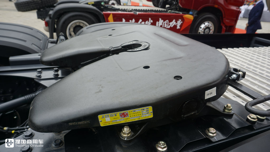 天然气卡车也高端,自动挡加液力缓速器,红岩这款LNG牵引车配置真不错 - 第16张 - 提加商用车网 天然气卡车也高端,自动挡加液力缓速器,红岩这款LNG牵引车配置真不错 - 第16张