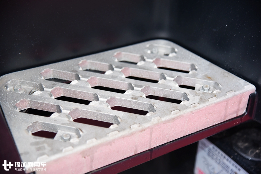 两年蜕变,带您看天龙KL都有哪些变化?底盘配置强大内饰更贴心 - 第4张 - 提加商用车网 两年蜕变,带您看天龙KL都有哪些变化?底盘配置强大内饰更贴心 - 第4张