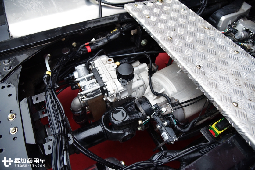 两年蜕变,带您看天龙KL都有哪些变化?底盘配置强大内饰更贴心 - 第13张 - 提加商用车网 两年蜕变,带您看天龙KL都有哪些变化?底盘配置强大内饰更贴心 - 第13张