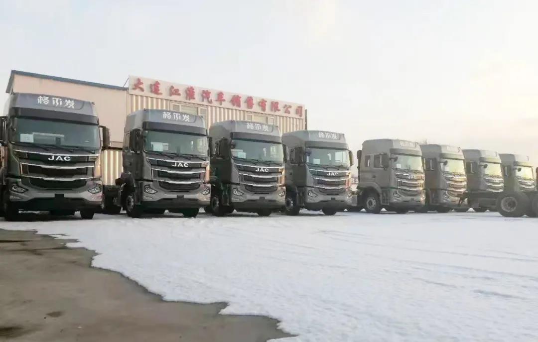 无惧严寒,批量牵引车大单交付!江淮格尔发2021开门红振奋提气 - 第1张 - 提加商用车网 无惧严寒,批量牵引车大单交付!江淮格尔发2021开门红振奋提气 - 第1张