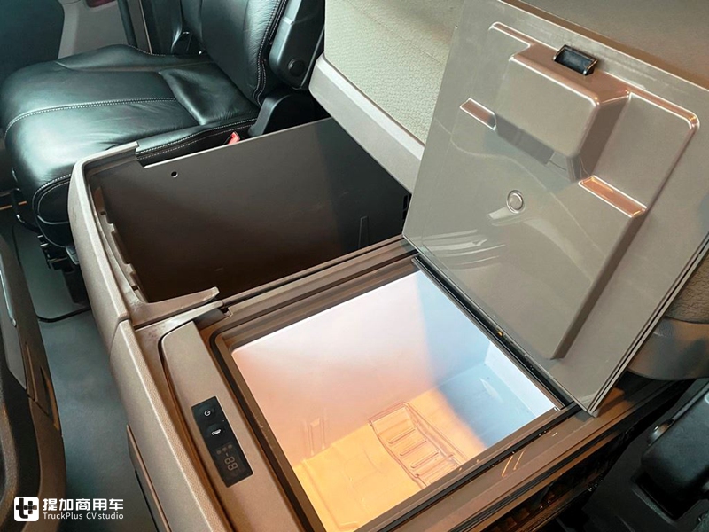 重型卡车有多美?这台斯堪尼亚730S,堪称欧洲最美的大件车 - 第13张 - 提加商用车网 重型卡车有多美?这台斯堪尼亚730S,堪称欧洲最美的大件车 - 第13张